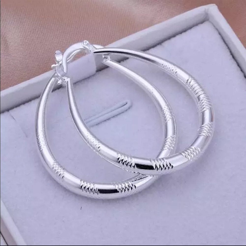 New Special 925 Silver Dainty Carved Earrings - Picture 2 of 4